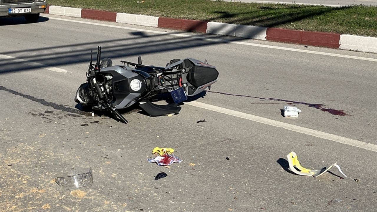 Çan'da kamyona arkadan çarpan motosiklet sürücüsü yaralandı
