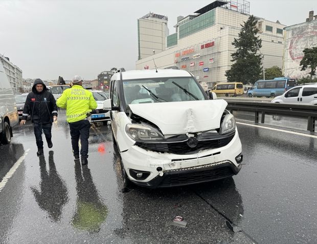 Büyükçekmece'de trafik kazasında 1 kişi yaralandı