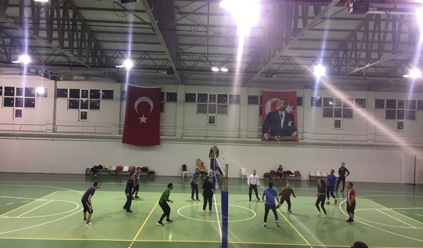 Osmaneli'de voleybol turnuvasını Nilüfer Hatun Mesleki Teknik ve Anadolu Lisesi kazandı